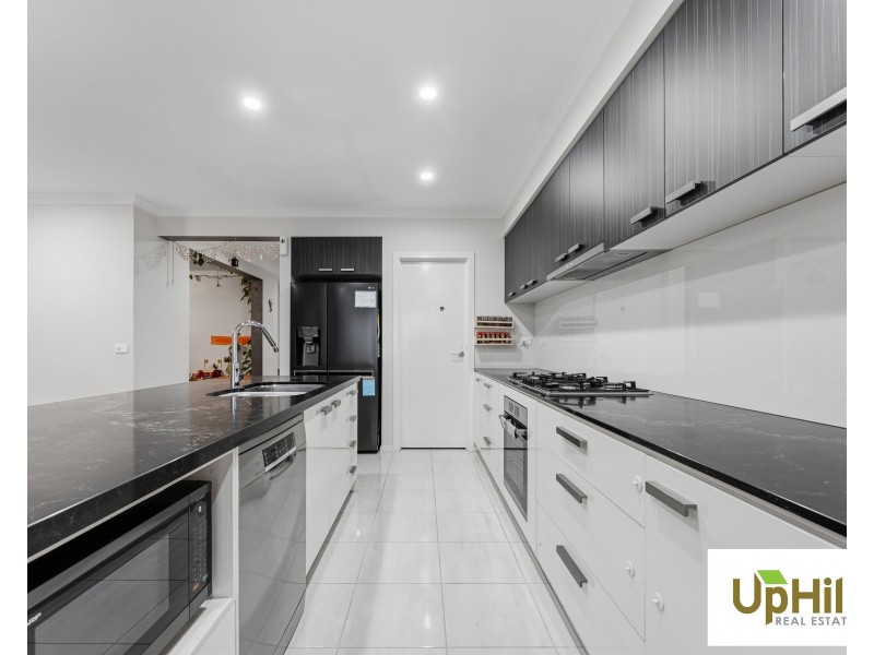 77 Everard avenue, Clyde North VIC 3978