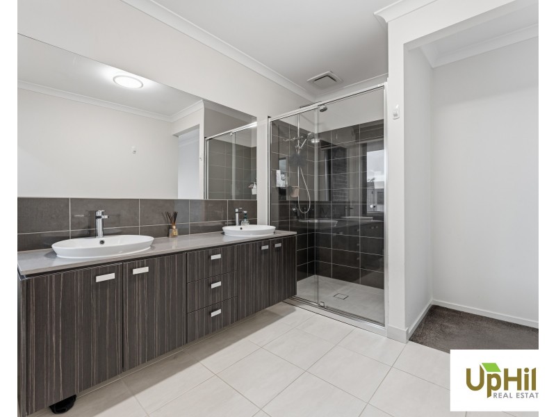 77 Everard avenue, Clyde North VIC 3978