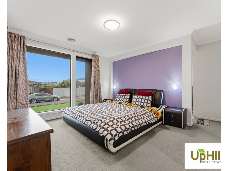 77 Everard avenue, Clyde North VIC 3978