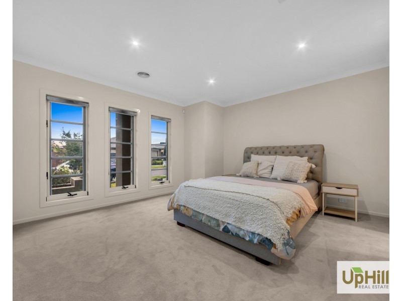 71 Moxham Drive, Clyde North VIC 3978