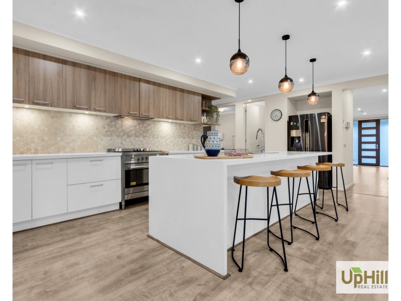 71 Moxham Drive, Clyde North VIC 3978