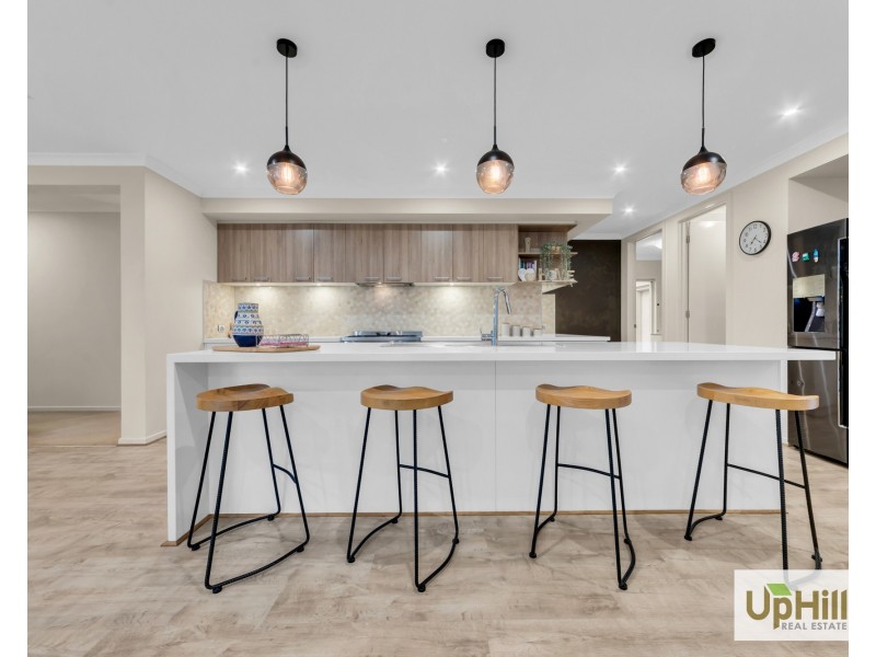 71 Moxham Drive, Clyde North VIC 3978