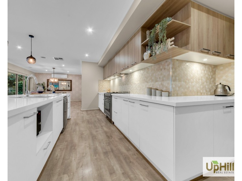 71 Moxham Drive, Clyde North VIC 3978