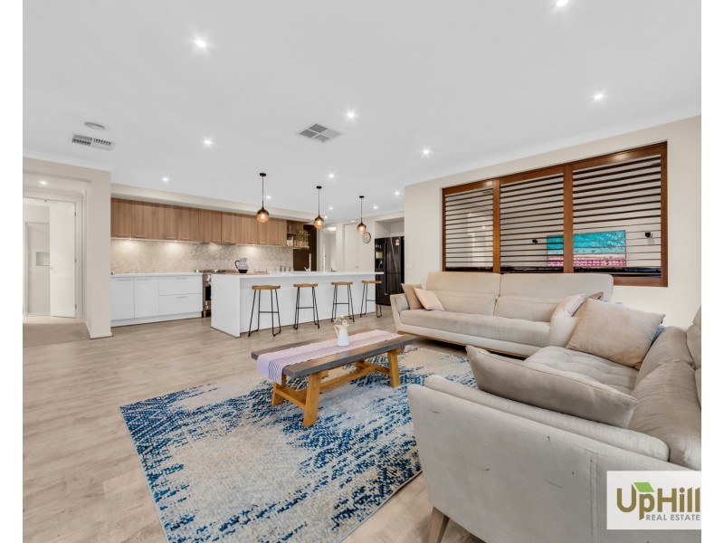 71 Moxham Drive, Clyde North VIC 3978