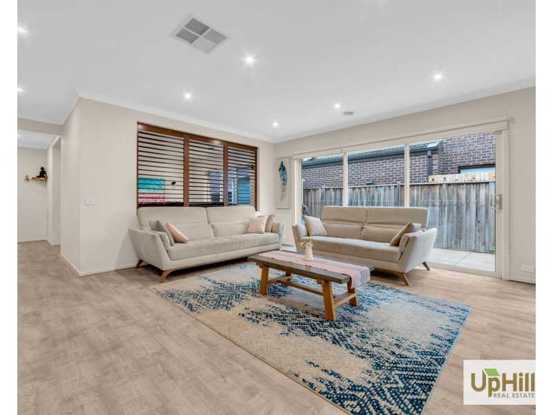 71 Moxham Drive, Clyde North VIC 3978