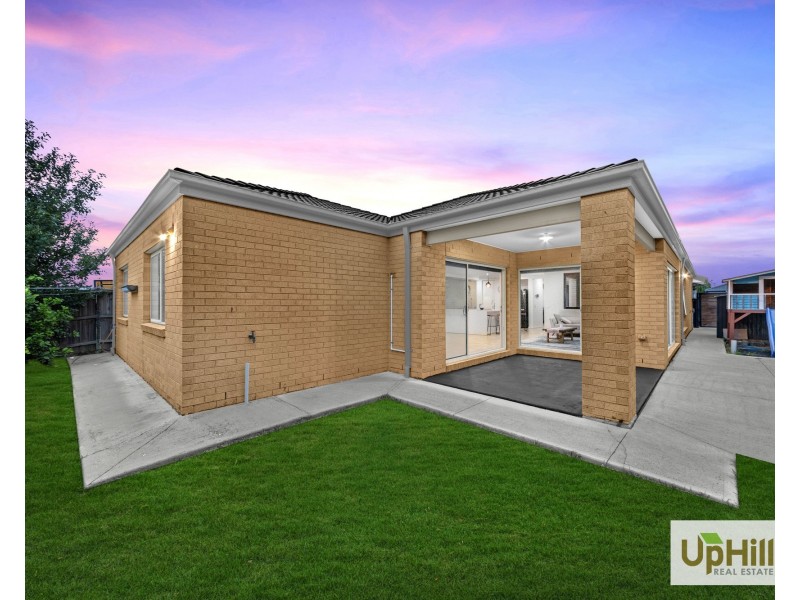 71 Moxham Drive, Clyde North VIC 3978