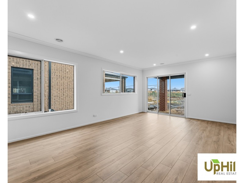 27 Monocot Avenue, Clyde North VIC 3978