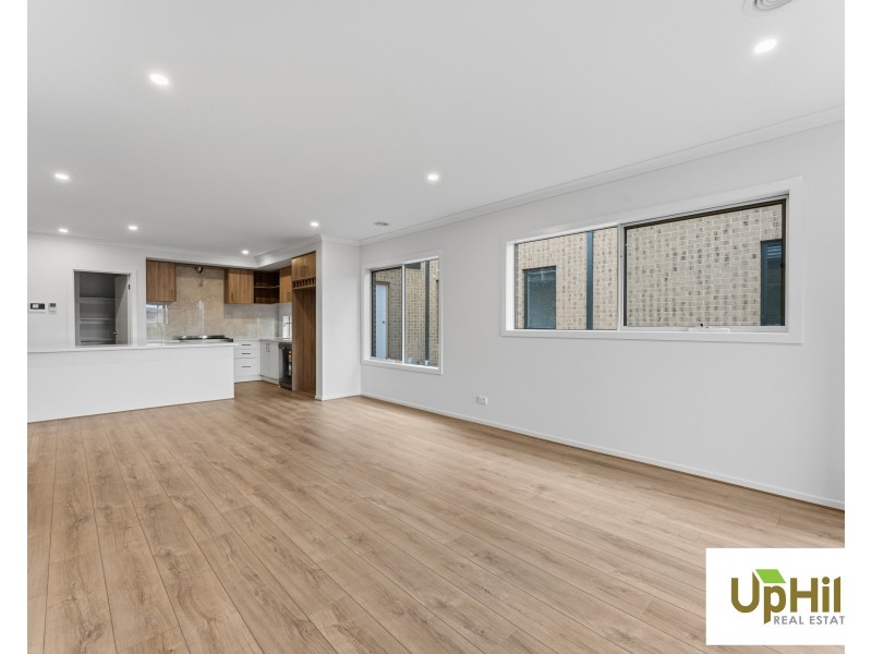 27 Monocot Avenue, Clyde North VIC 3978