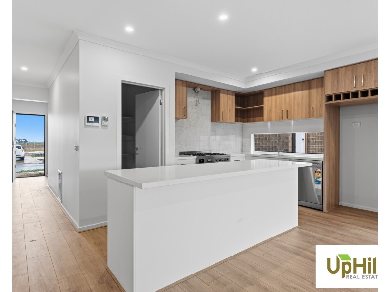 27 Monocot Avenue, Clyde North VIC 3978