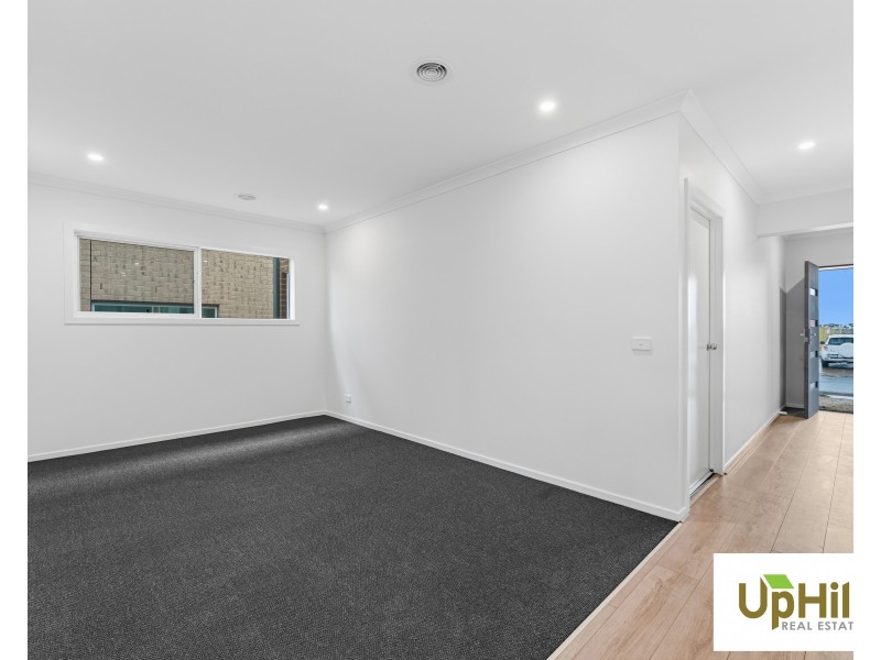 27 Monocot Avenue, Clyde North VIC 3978