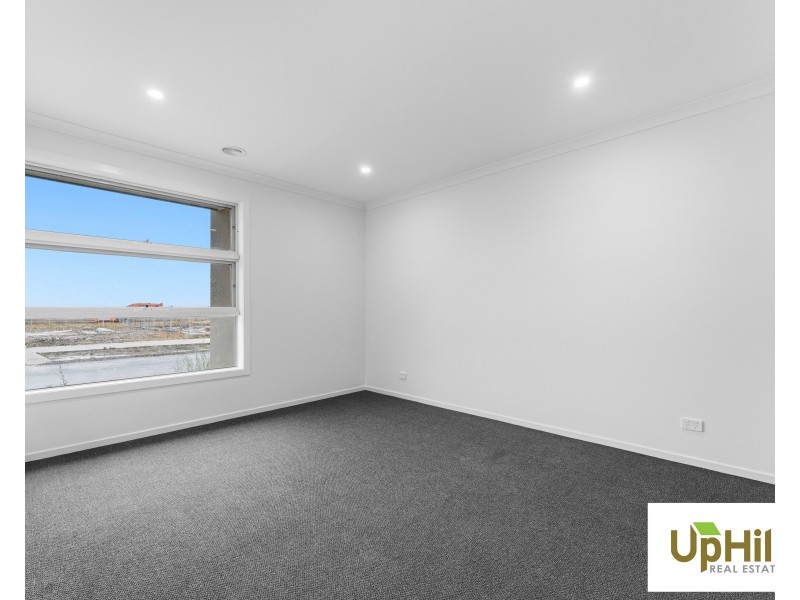 27 Monocot Avenue, Clyde North VIC 3978