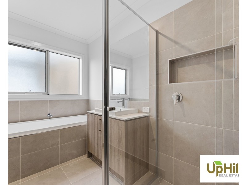 27 Monocot Avenue, Clyde North VIC 3978