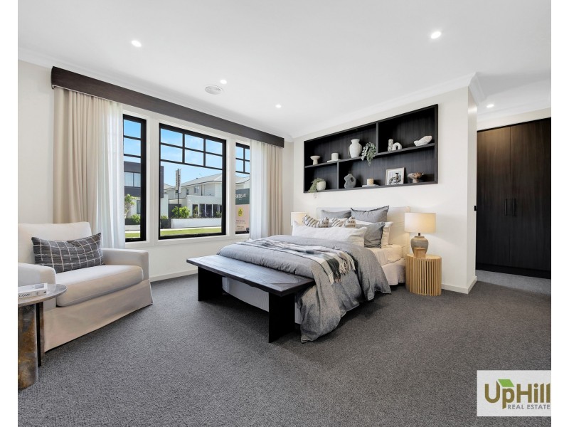 6 Babcock Street, Clyde North VIC 3978