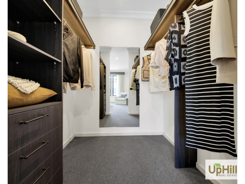 6 Babcock Street, Clyde North VIC 3978