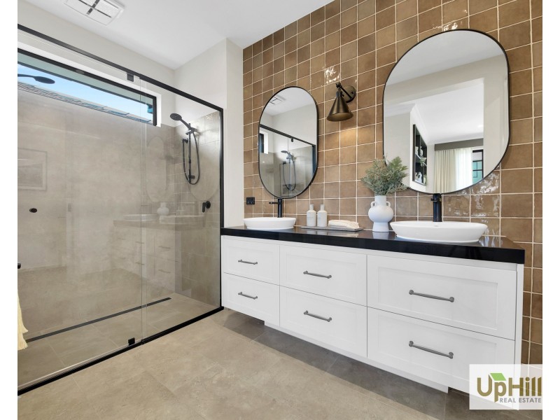 6 Babcock Street, Clyde North VIC 3978