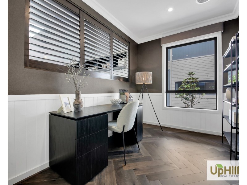 6 Babcock Street, Clyde North VIC 3978