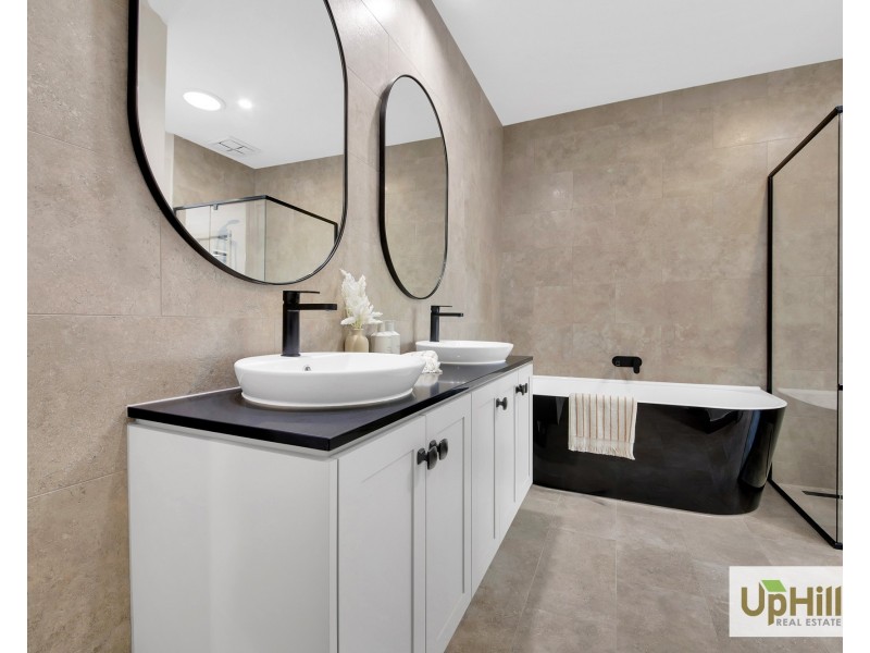 6 Babcock Street, Clyde North VIC 3978