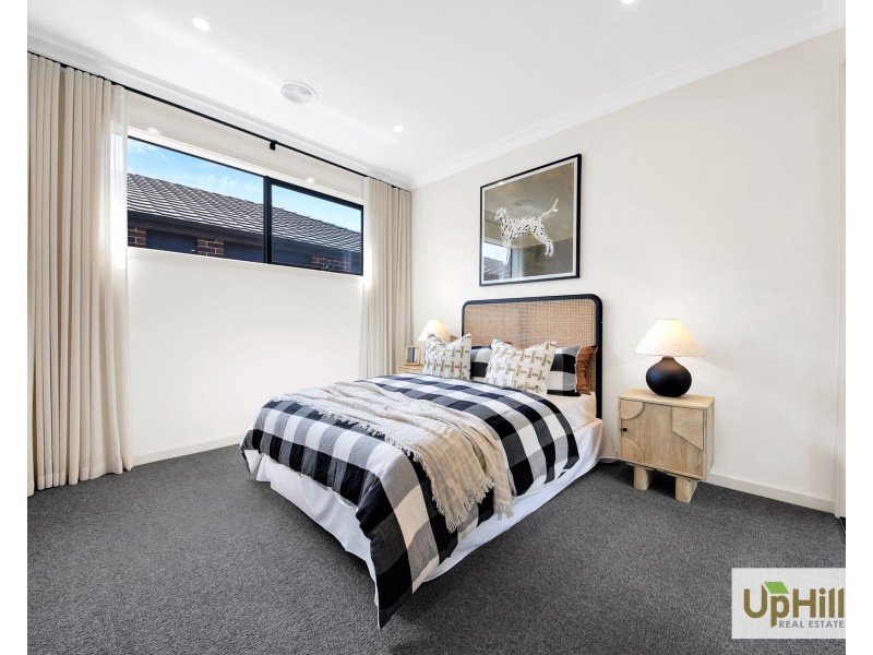 6 Babcock Street, Clyde North VIC 3978