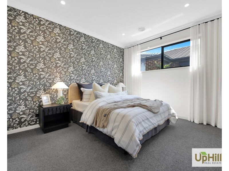 6 Babcock Street, Clyde North VIC 3978