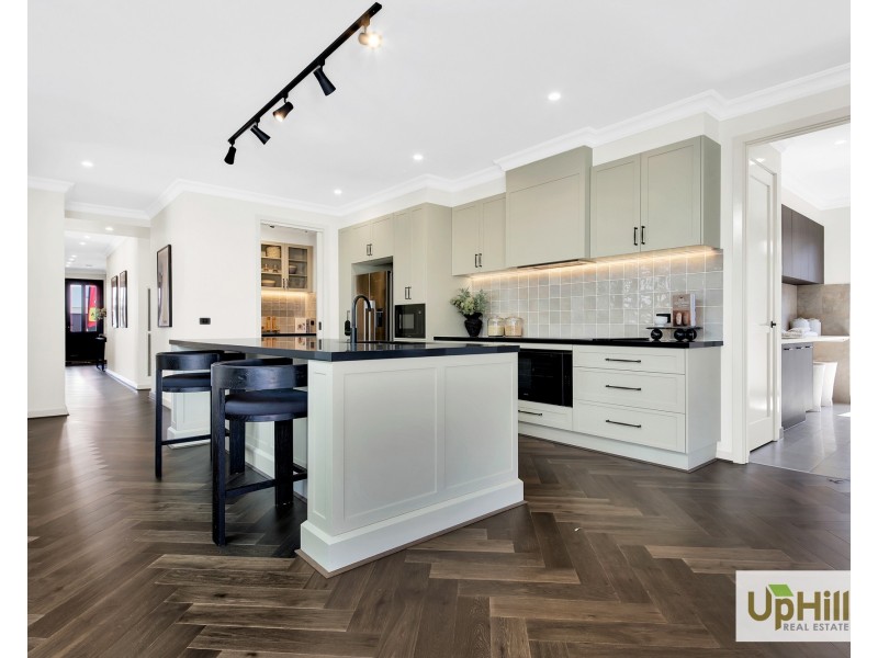 6 Babcock Street, Clyde North VIC 3978