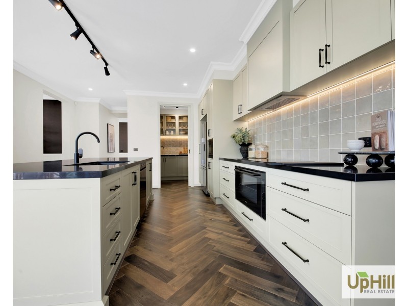 6 Babcock Street, Clyde North VIC 3978