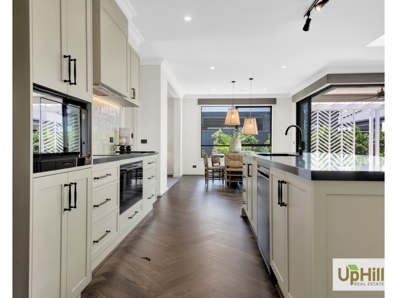 6 Babcock Street, Clyde North VIC 3978