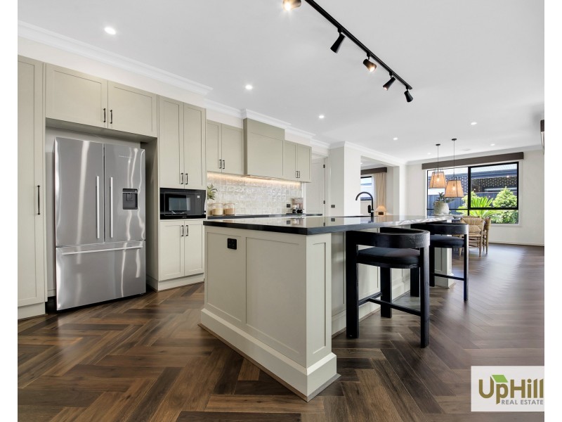 6 Babcock Street, Clyde North VIC 3978