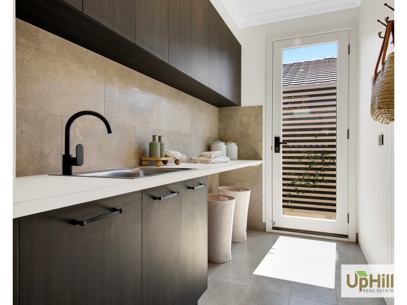 6 Babcock Street, Clyde North VIC 3978