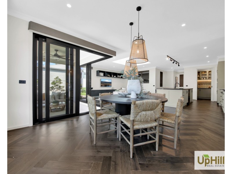 6 Babcock Street, Clyde North VIC 3978