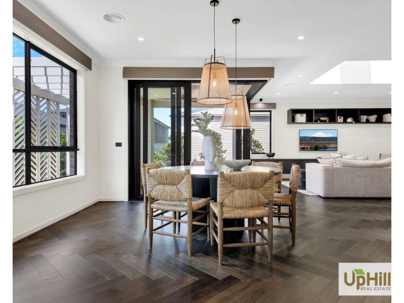 6 Babcock Street, Clyde North VIC 3978