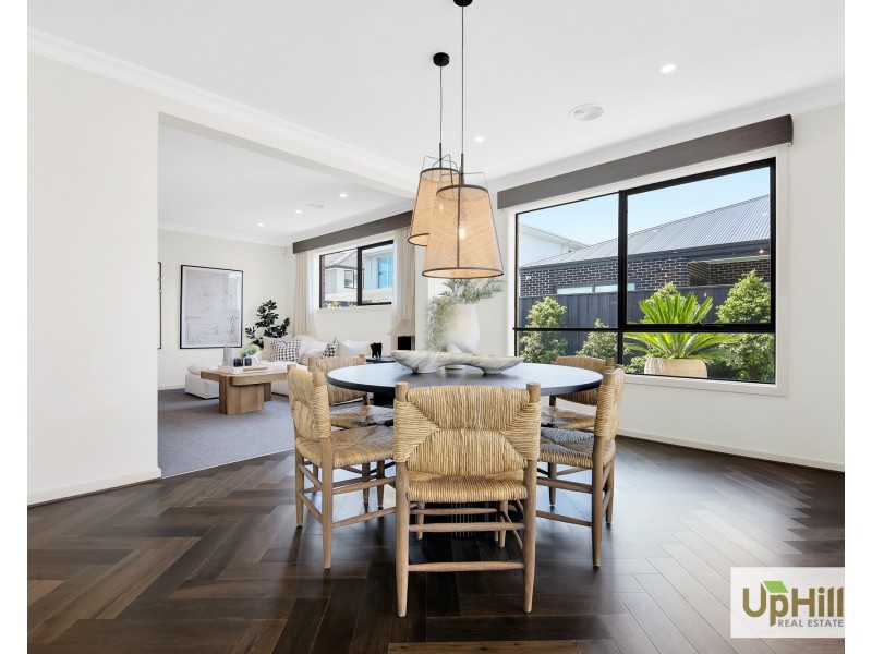 6 Babcock Street, Clyde North VIC 3978