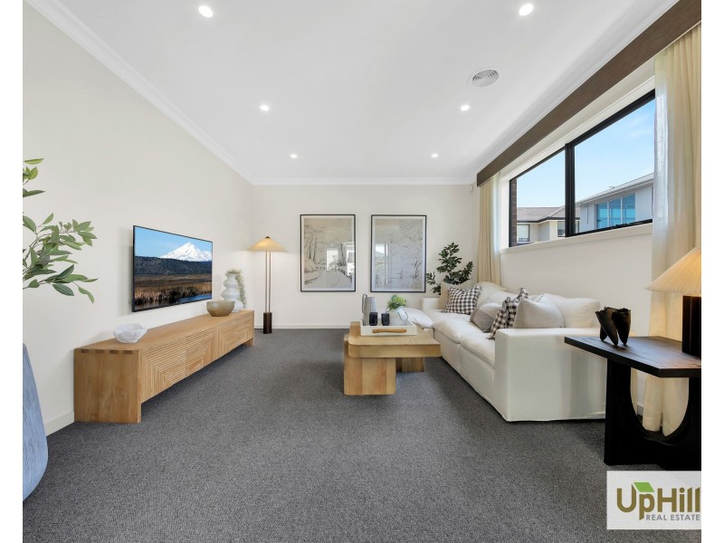 6 Babcock Street, Clyde North VIC 3978