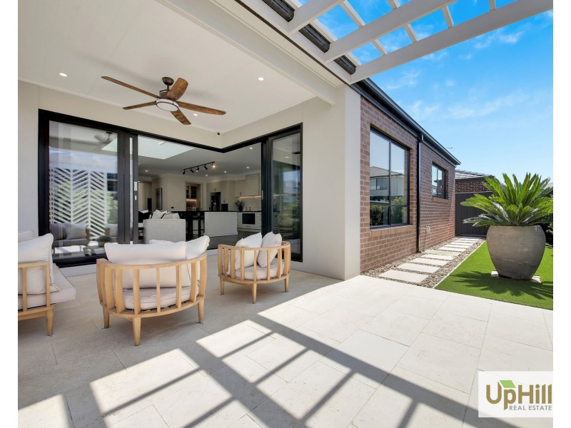 6 Babcock Street, Clyde North VIC 3978