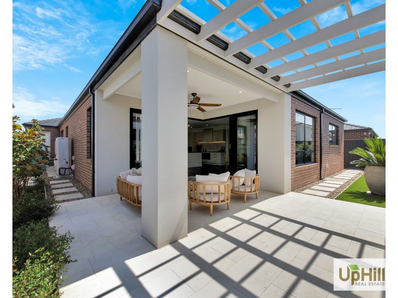 6 Babcock Street, Clyde North VIC 3978