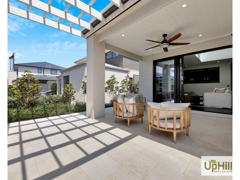 6 Babcock Street, Clyde North VIC 3978