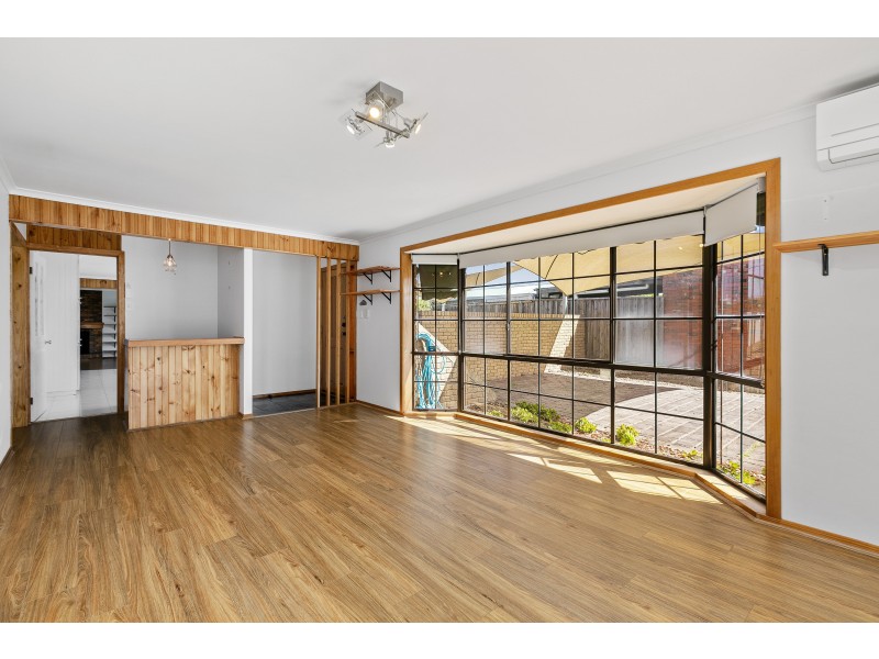 57 SOMMERS DRIVE, Altona Meadows VIC 3028