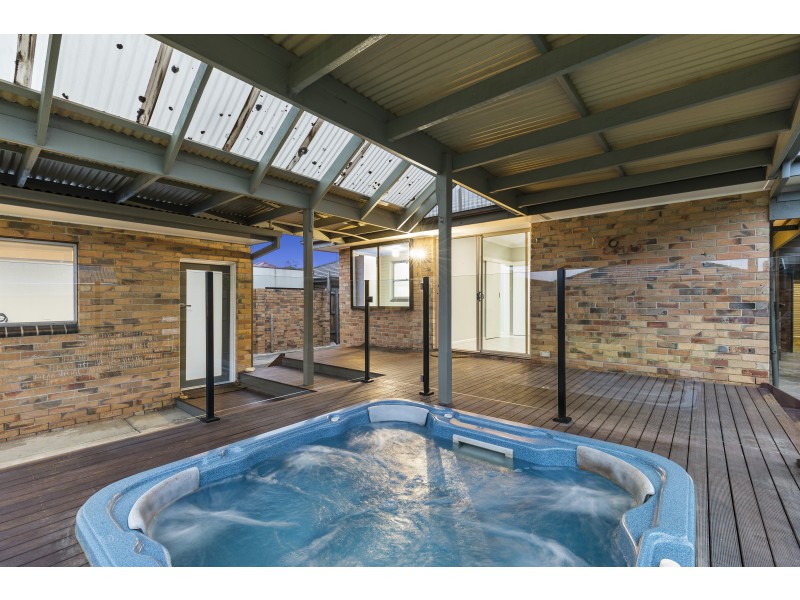 35 WREN STREET, Altona VIC 3018