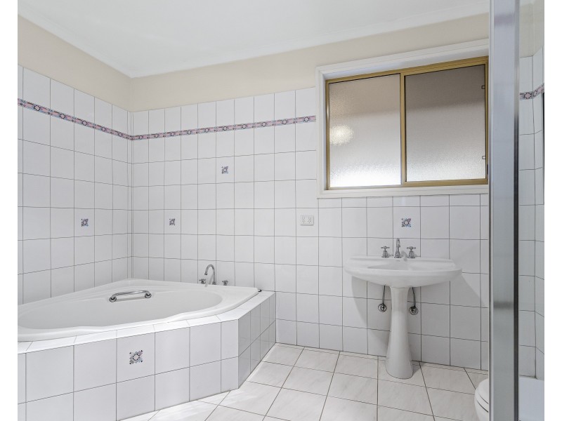 34 DELPHIN AVENUE, Altona North VIC 3025