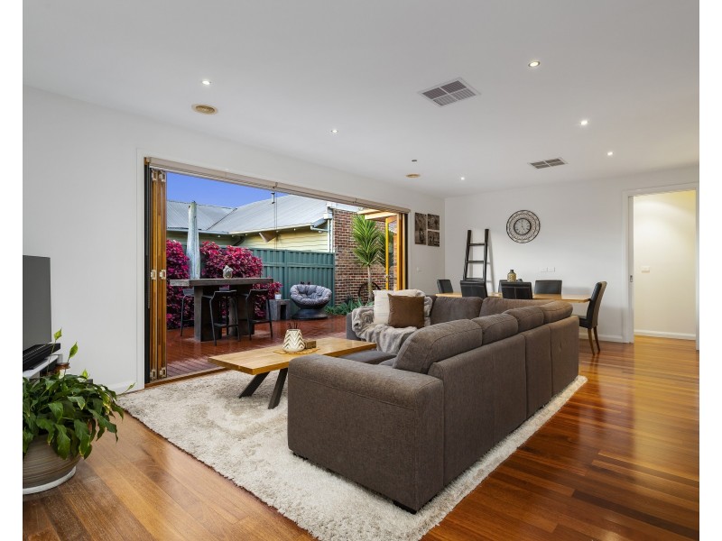 2/109 Railway Street North, Altona VIC 3018