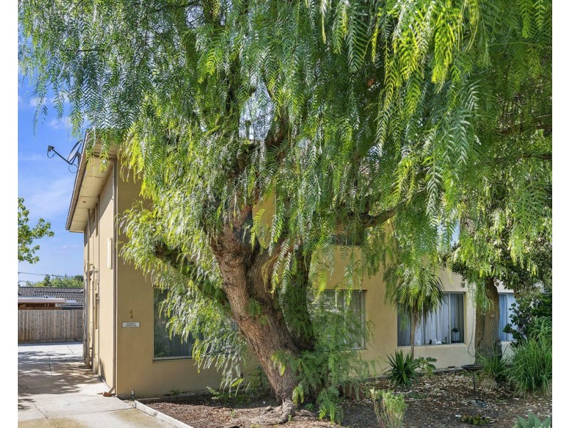 1/1 James Avenue, Seaholme VIC 3018