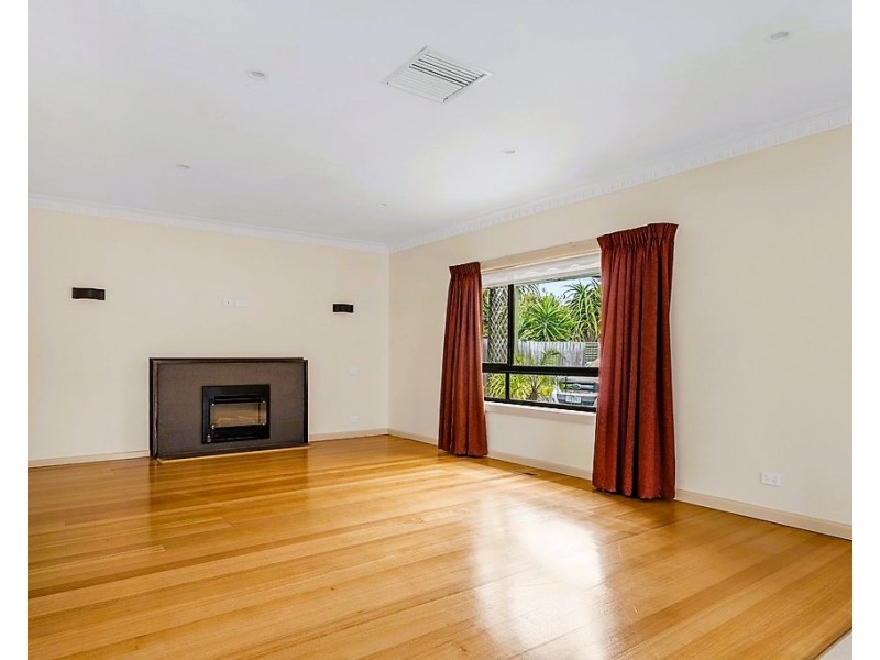 10 Seagull Ave, Altona VIC 3018