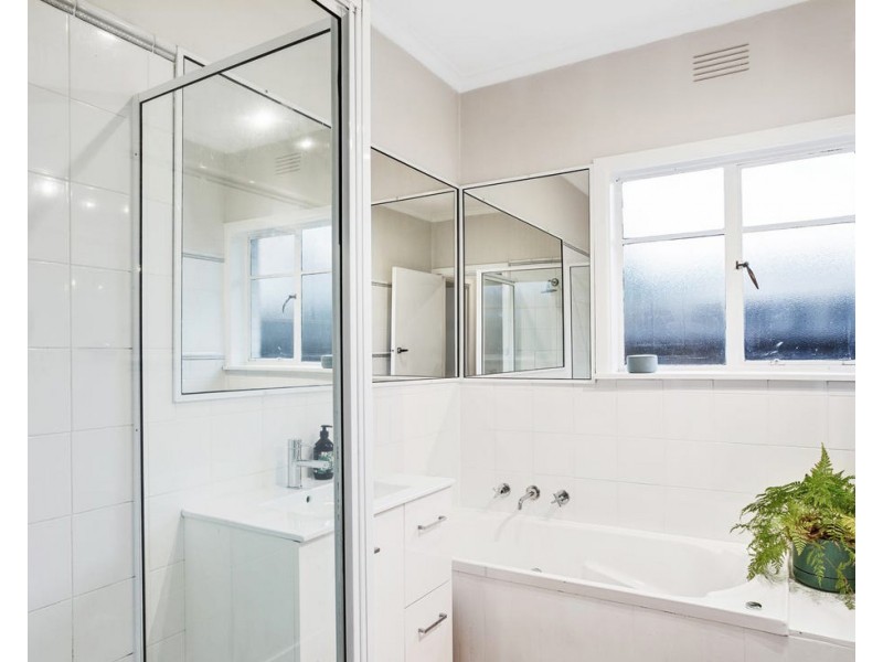 9 Delmont Avenue, Altona VIC 3018