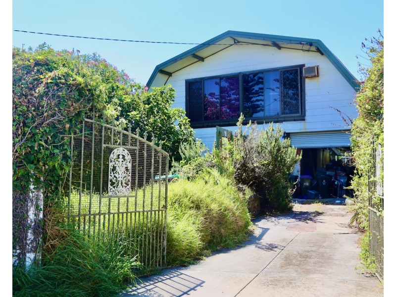 211 Esplanade, Altona VIC 3018