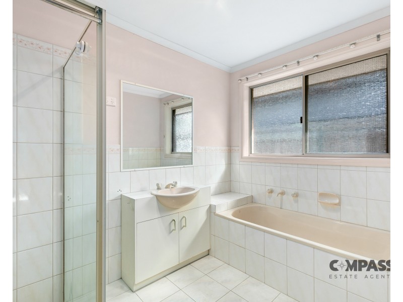 2B Myrtle Grove, Altona VIC 3018