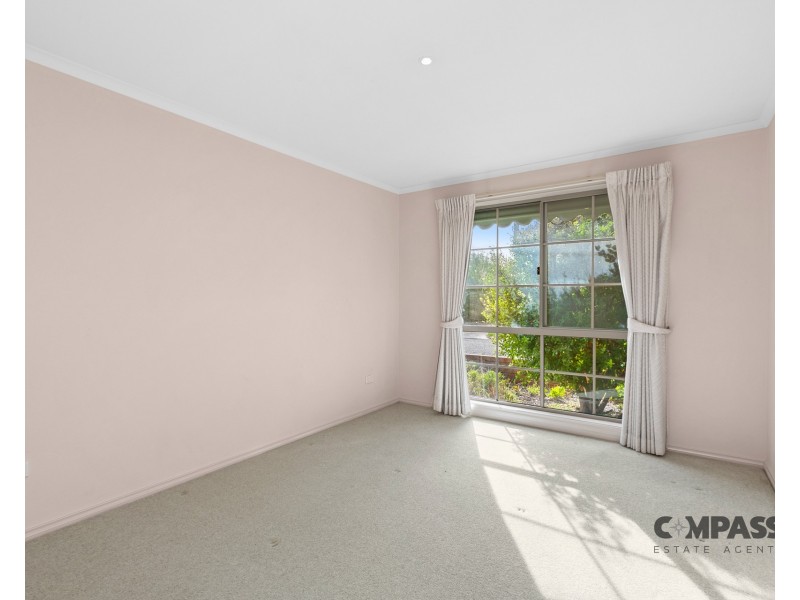2B Myrtle Grove, Altona VIC 3018