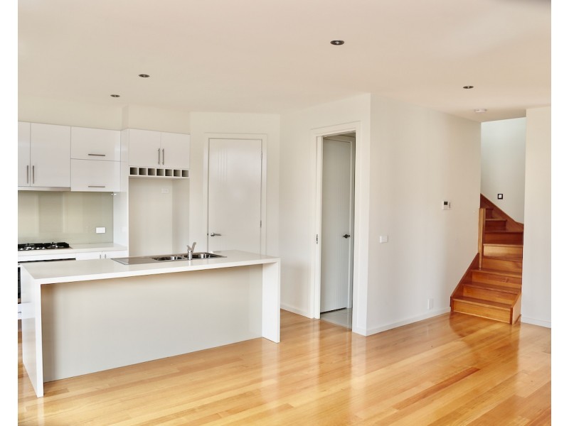 2/34 LINNET STREET, Altona VIC 3018