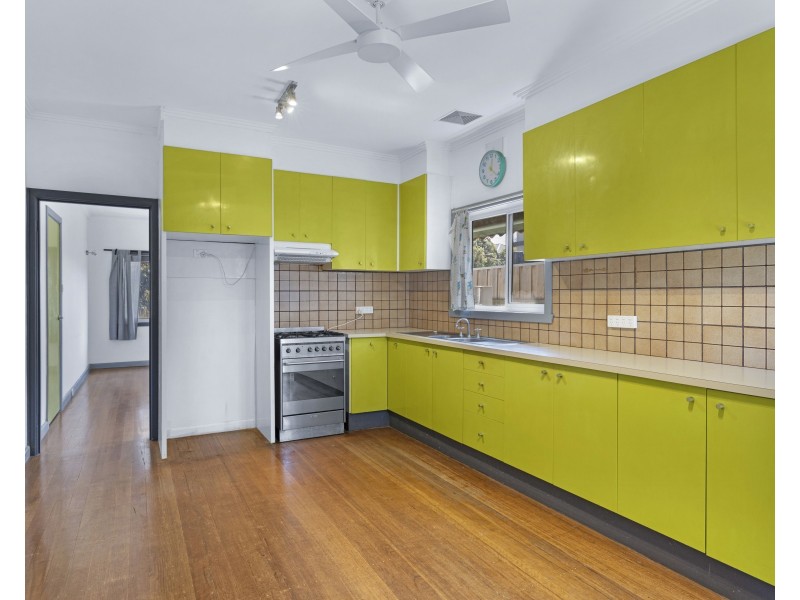 18 Angus Avenue, Altona North VIC 3025