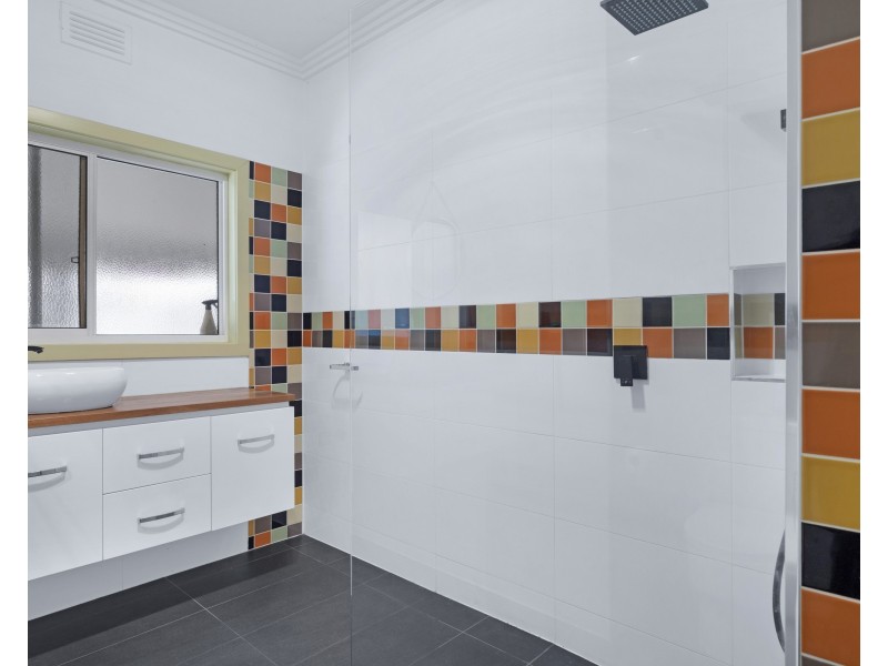 18 Angus Avenue, Altona North VIC 3025