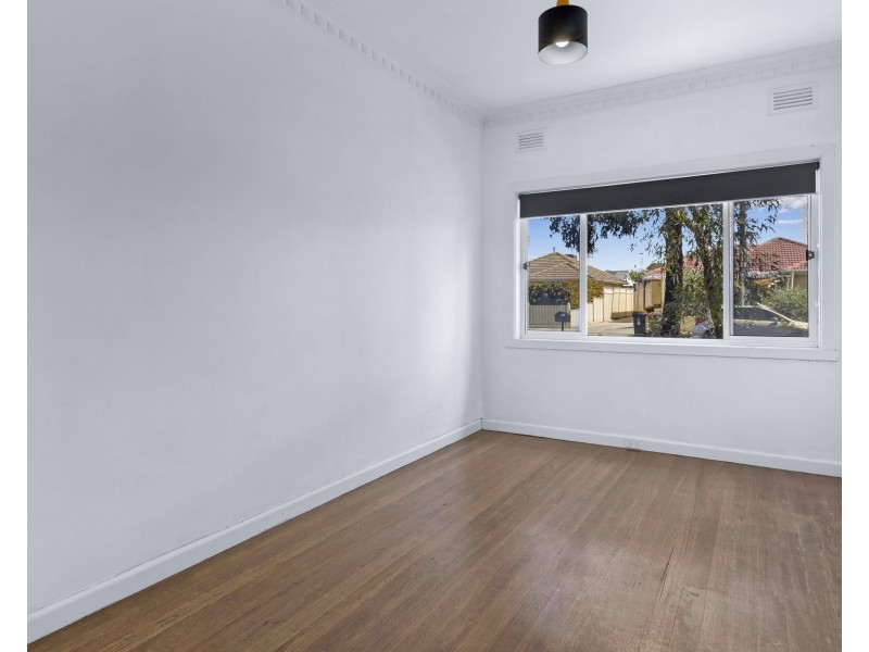 18 Angus Avenue, Altona North VIC 3025