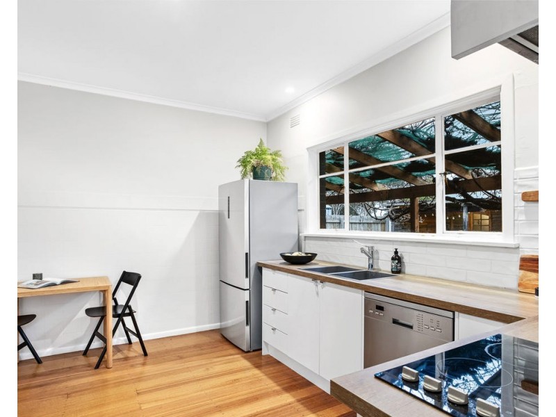 9 Delmont Avenue, Altona VIC 3018